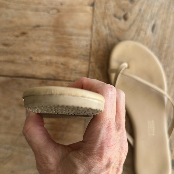 🤎 TKEES Tan Flip Flops Sandals – Women’s Size 6 | Neutral Minimalist Wardrobe - Picture 6 of 7